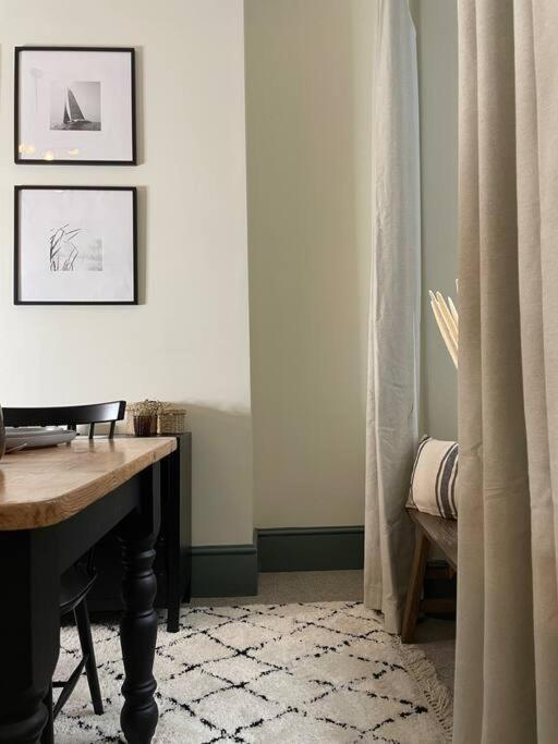 New Luxury For 2024 - Central Plymouth House - Sleeps 10 - Access To Plymouth Town - Close To The Barbican - Pets Welcome - Parking Available - By Luxe Living By Sophia Esterno foto