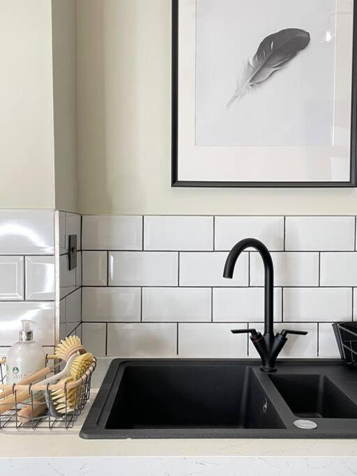 New Luxury For 2024 - Central Plymouth House - Sleeps 10 - Access To Plymouth Town - Close To The Barbican - Pets Welcome - Parking Available - By Luxe Living By Sophia Esterno foto