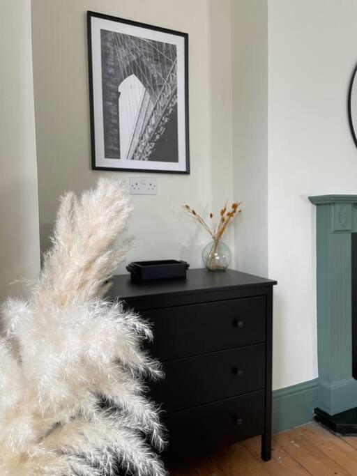 New Luxury For 2024 - Central Plymouth House - Sleeps 10 - Access To Plymouth Town - Close To The Barbican - Pets Welcome - Parking Available - By Luxe Living By Sophia Esterno foto