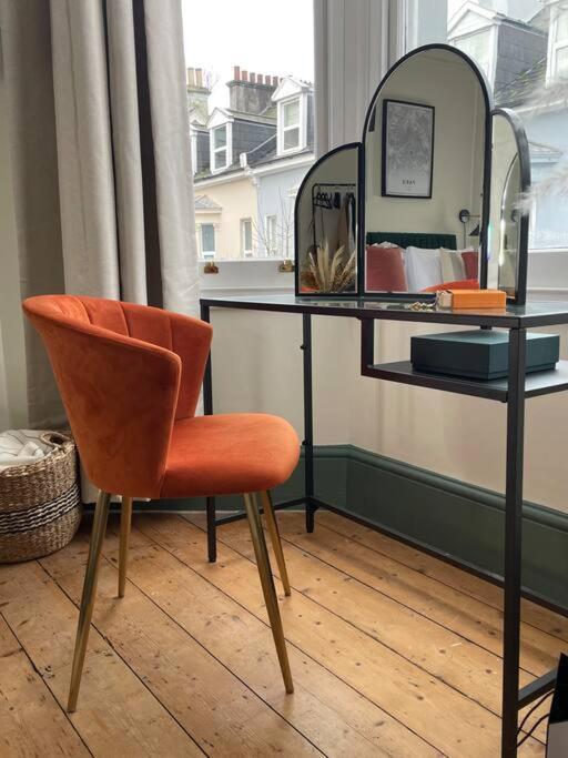 New Luxury For 2024 - Central Plymouth House - Sleeps 10 - Access To Plymouth Town - Close To The Barbican - Pets Welcome - Parking Available - By Luxe Living By Sophia Esterno foto