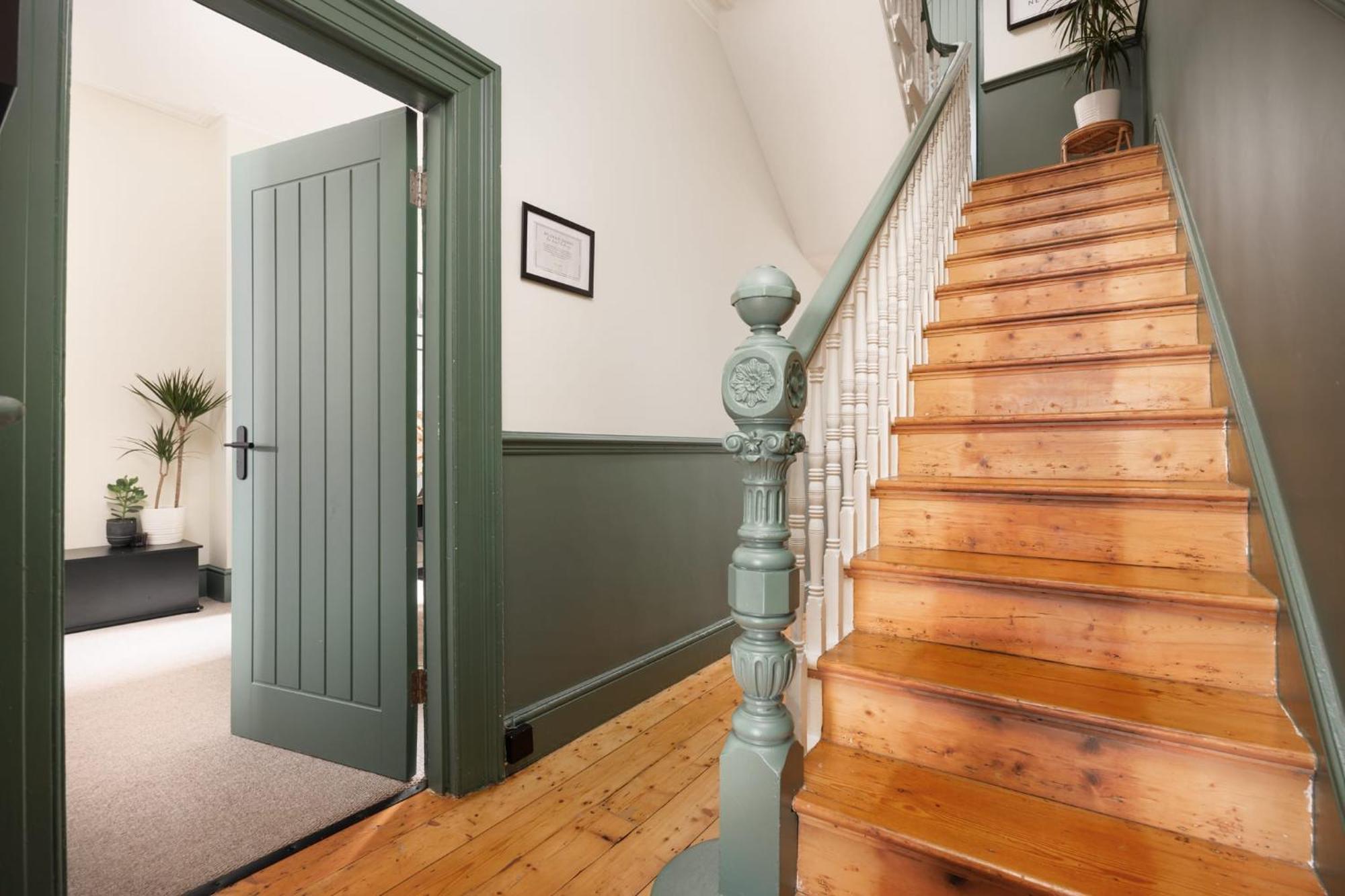 New Luxury For 2024 - Central Plymouth House - Sleeps 10 - Access To Plymouth Town - Close To The Barbican - Pets Welcome - Parking Available - By Luxe Living By Sophia Esterno foto