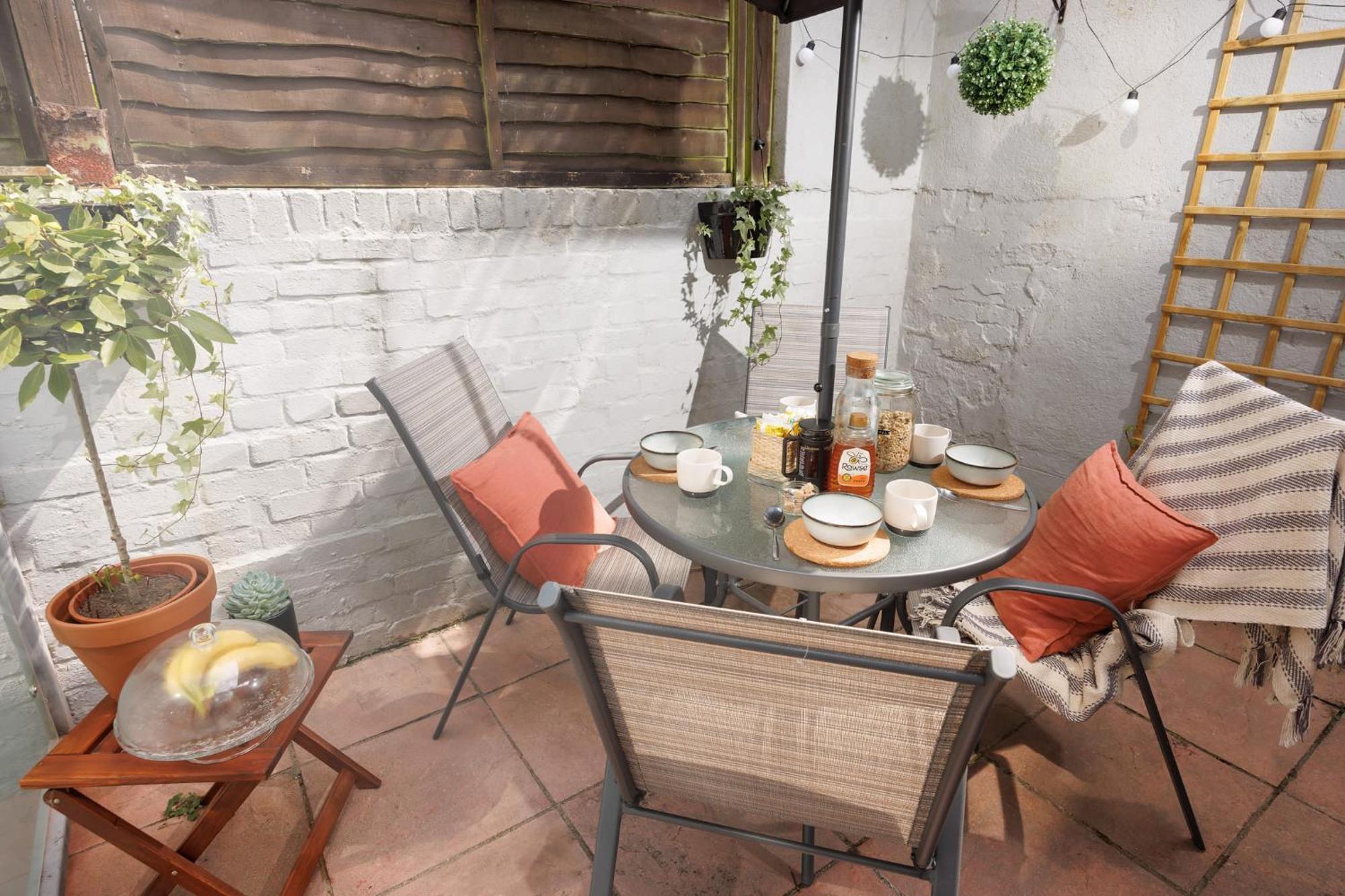 New Luxury For 2024 - Central Plymouth House - Sleeps 10 - Access To Plymouth Town - Close To The Barbican - Pets Welcome - Parking Available - By Luxe Living By Sophia Esterno foto