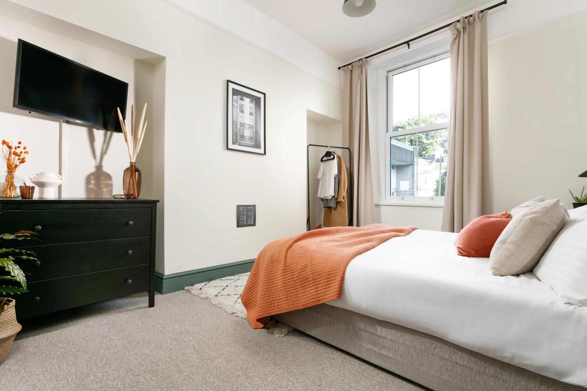 New Luxury For 2024 - Central Plymouth House - Sleeps 10 - Access To Plymouth Town - Close To The Barbican - Pets Welcome - Parking Available - By Luxe Living By Sophia Esterno foto