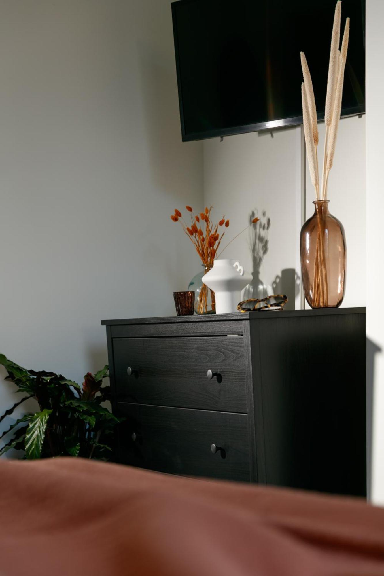 New Luxury For 2024 - Central Plymouth House - Sleeps 10 - Access To Plymouth Town - Close To The Barbican - Pets Welcome - Parking Available - By Luxe Living By Sophia Esterno foto
