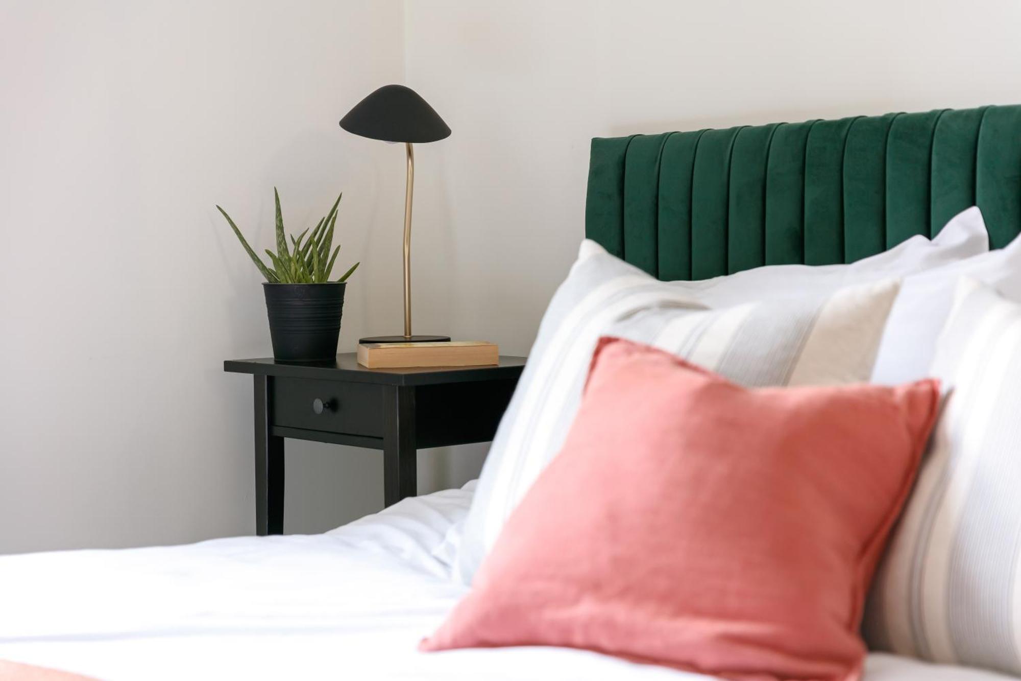 New Luxury For 2024 - Central Plymouth House - Sleeps 10 - Access To Plymouth Town - Close To The Barbican - Pets Welcome - Parking Available - By Luxe Living By Sophia Esterno foto