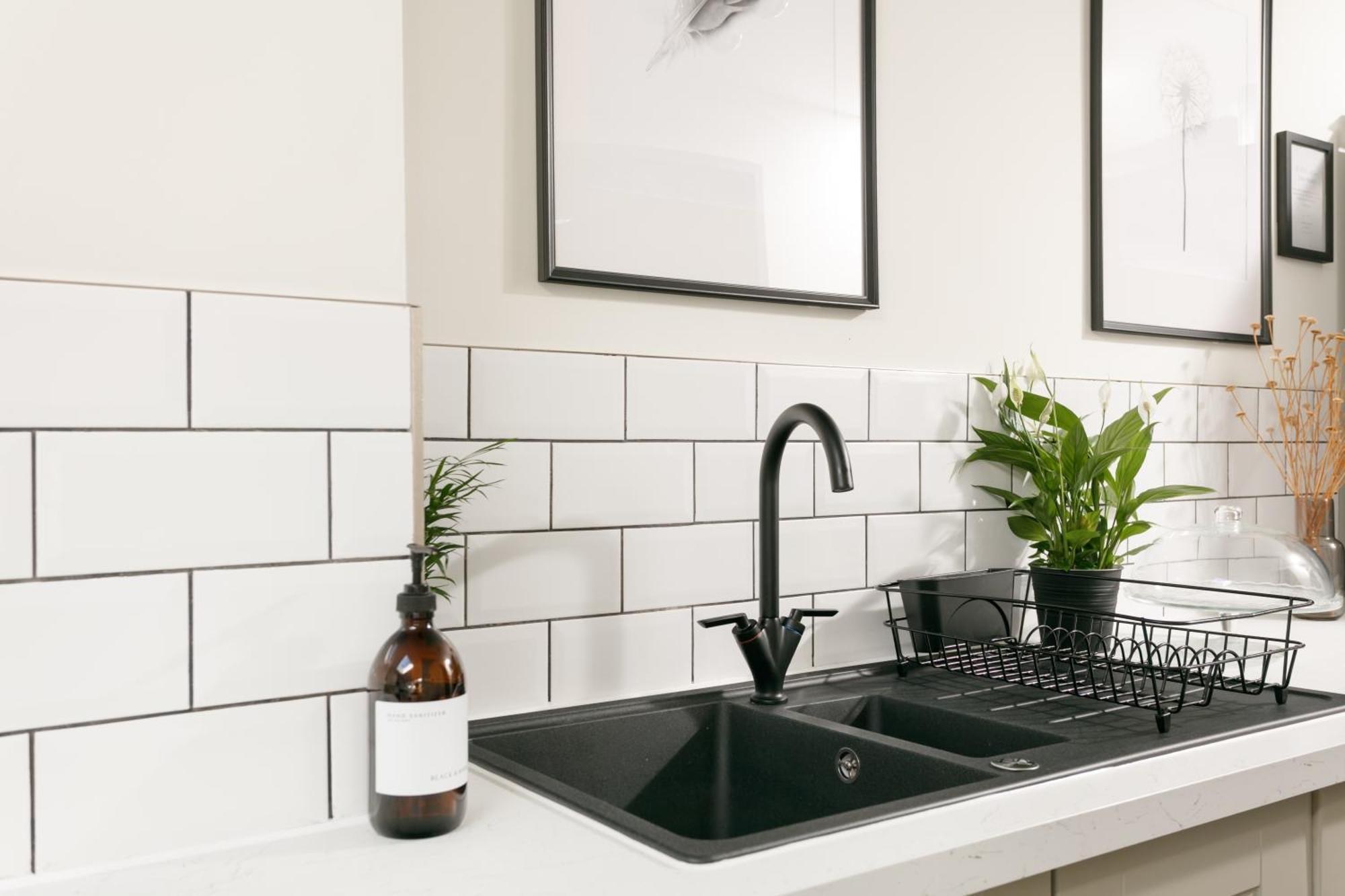 New Luxury For 2024 - Central Plymouth House - Sleeps 10 - Access To Plymouth Town - Close To The Barbican - Pets Welcome - Parking Available - By Luxe Living By Sophia Esterno foto