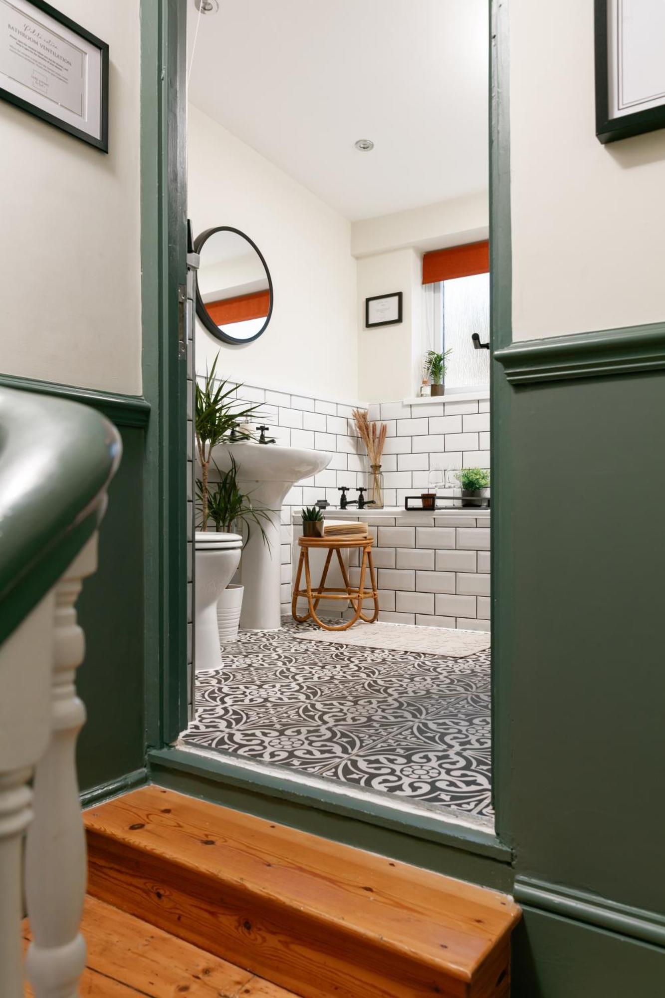 New Luxury For 2024 - Central Plymouth House - Sleeps 10 - Access To Plymouth Town - Close To The Barbican - Pets Welcome - Parking Available - By Luxe Living By Sophia Esterno foto