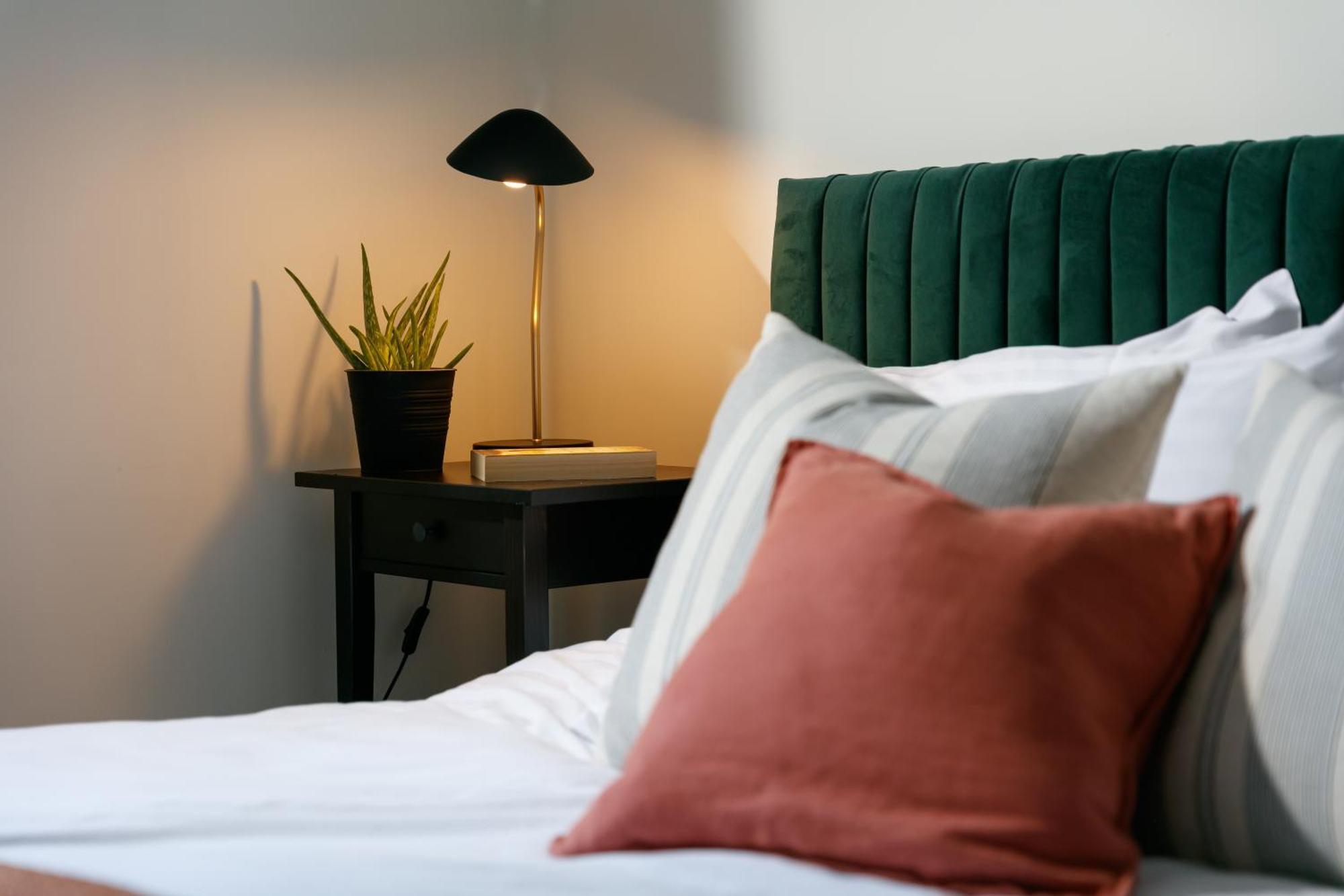 New Luxury For 2024 - Central Plymouth House - Sleeps 10 - Access To Plymouth Town - Close To The Barbican - Pets Welcome - Parking Available - By Luxe Living By Sophia Esterno foto
