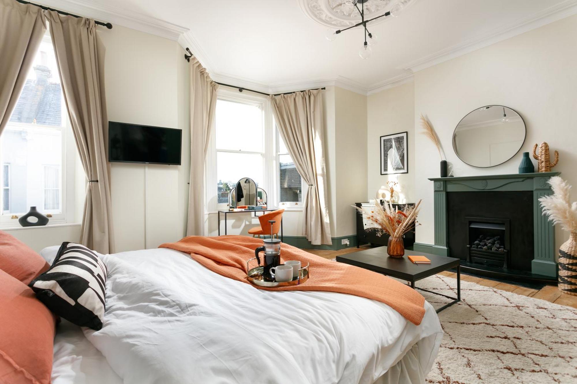 New Luxury For 2024 - Central Plymouth House - Sleeps 10 - Access To Plymouth Town - Close To The Barbican - Pets Welcome - Parking Available - By Luxe Living By Sophia Esterno foto